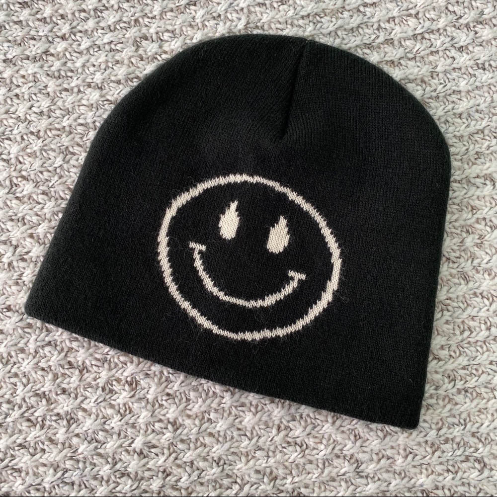 Cotton On • Smiley Face Black Beanie